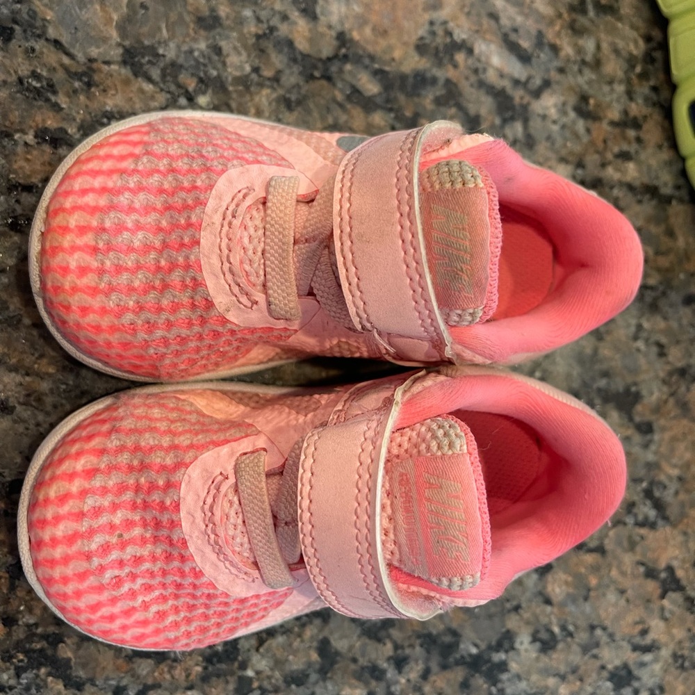 Baby girls size 5 Nike